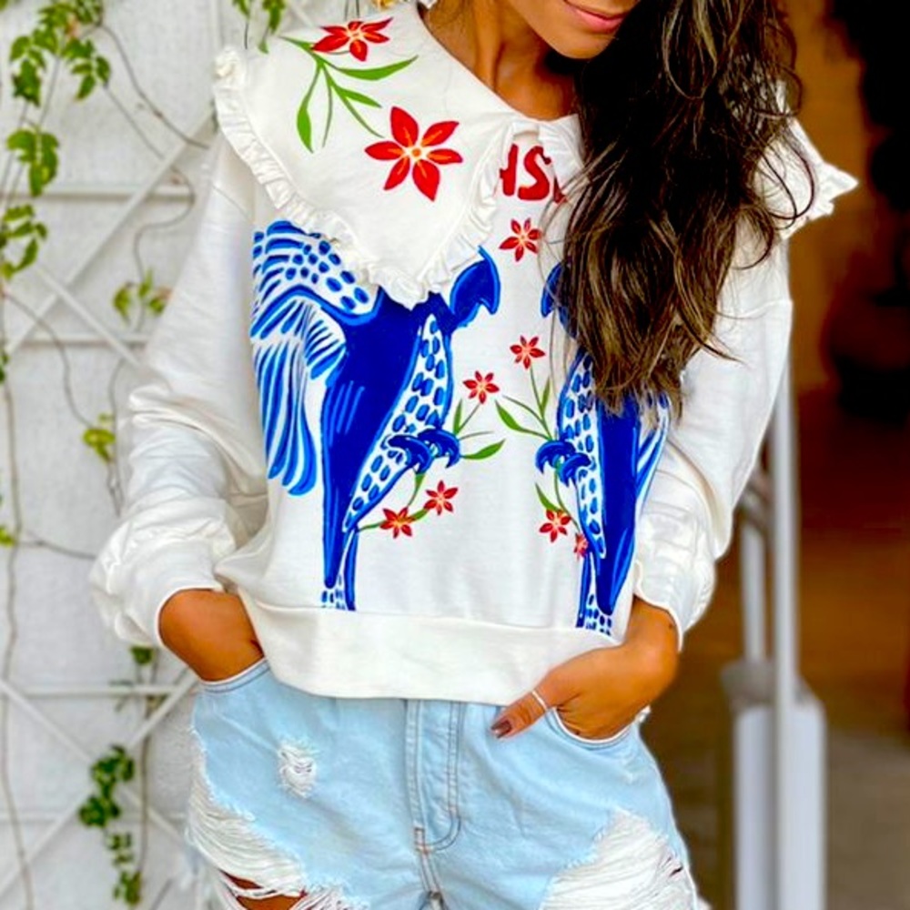 FARM RIO Macaw Collar Sweatshirt. Size Medium.